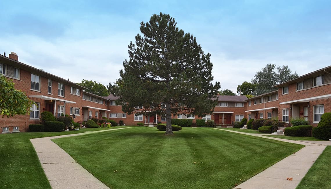 Photos and Video of Stratford Villa in Oak Park, MI